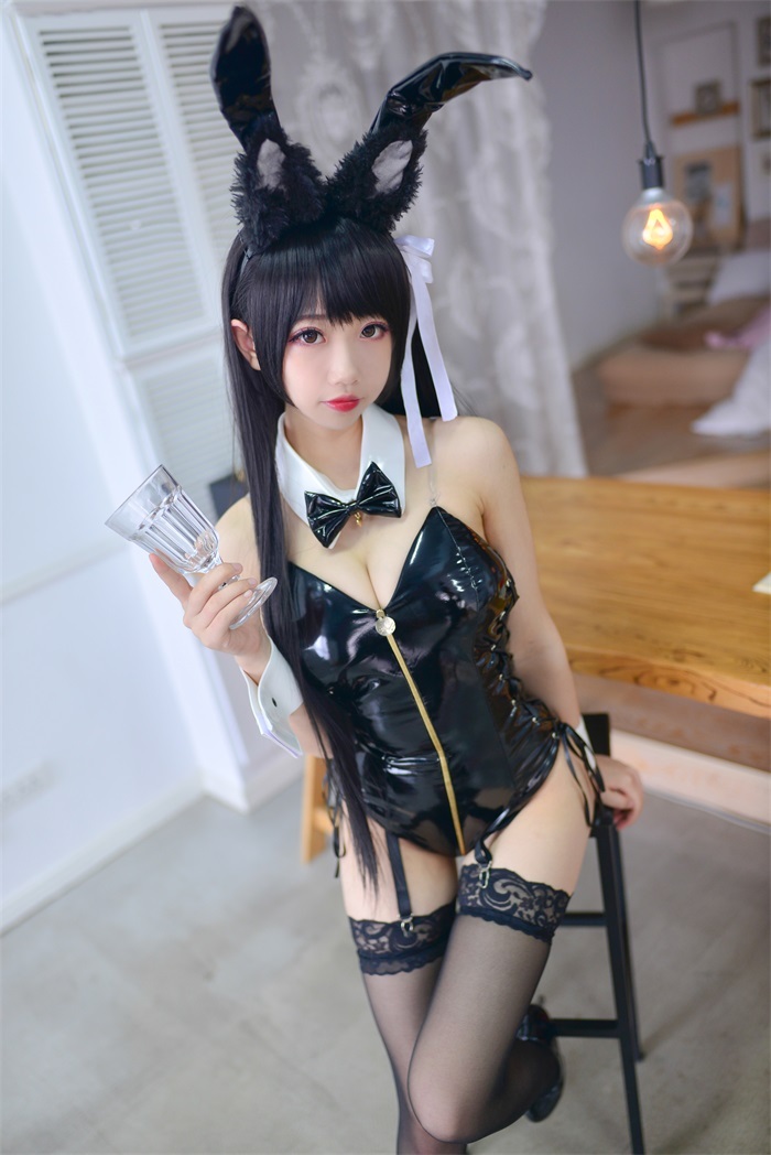 网红Coser@雪琪-爱宕兔女郎 黑丝兽耳 [33P/577MB]插图2