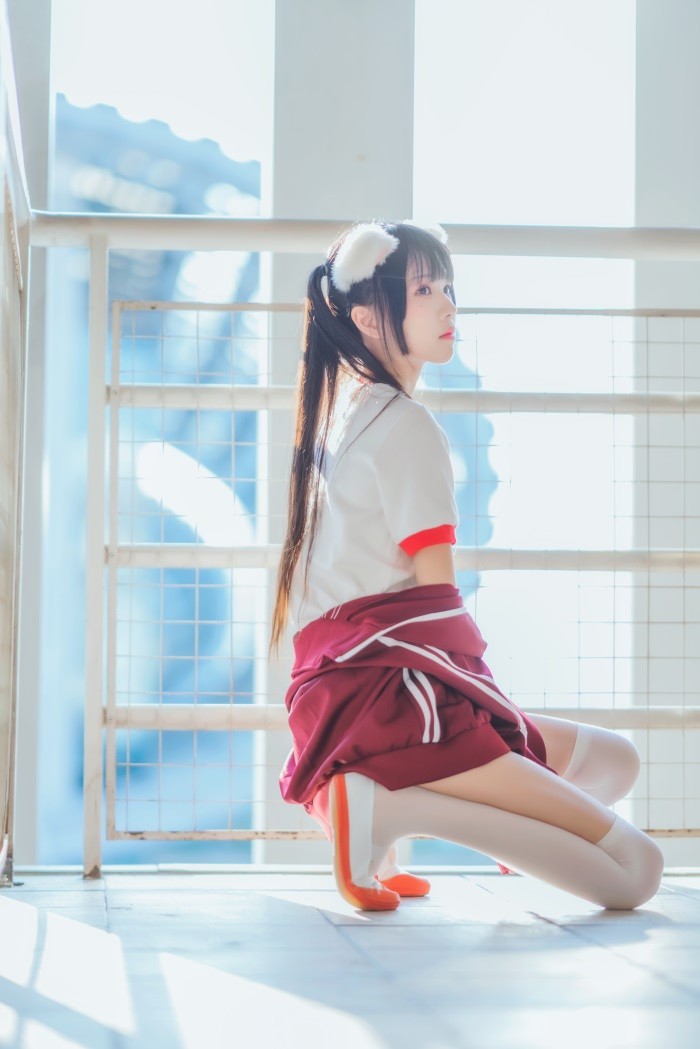 人气动漫Coser@桜桃喵 – 白丝加红色体操服 [44P/538MB]插图1