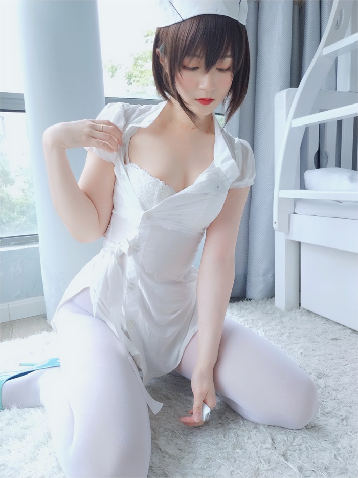 人气动漫Coser@白银81_ 白丝私人小护士 [51P/4V/453MB]插图3