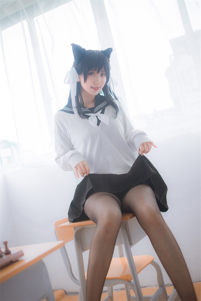 微博红人动漫Coser@-黑川-獒犬黑丝制服 [30P/259MB]插图1