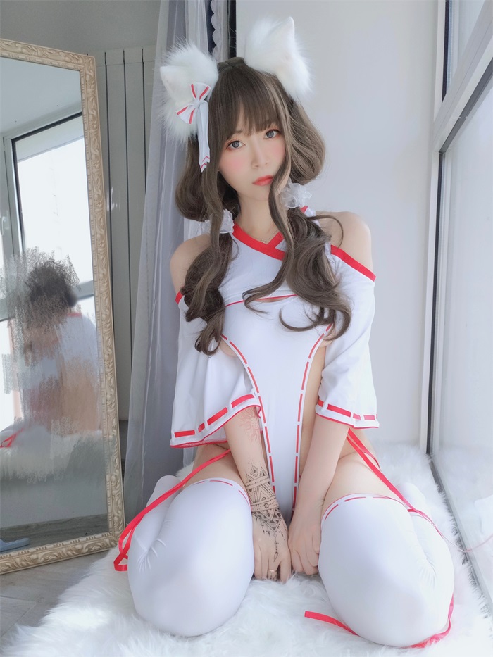 人气动漫Coser@白银81_ 神社饲养的小狐狸 [50P/3V/167MB]插图1