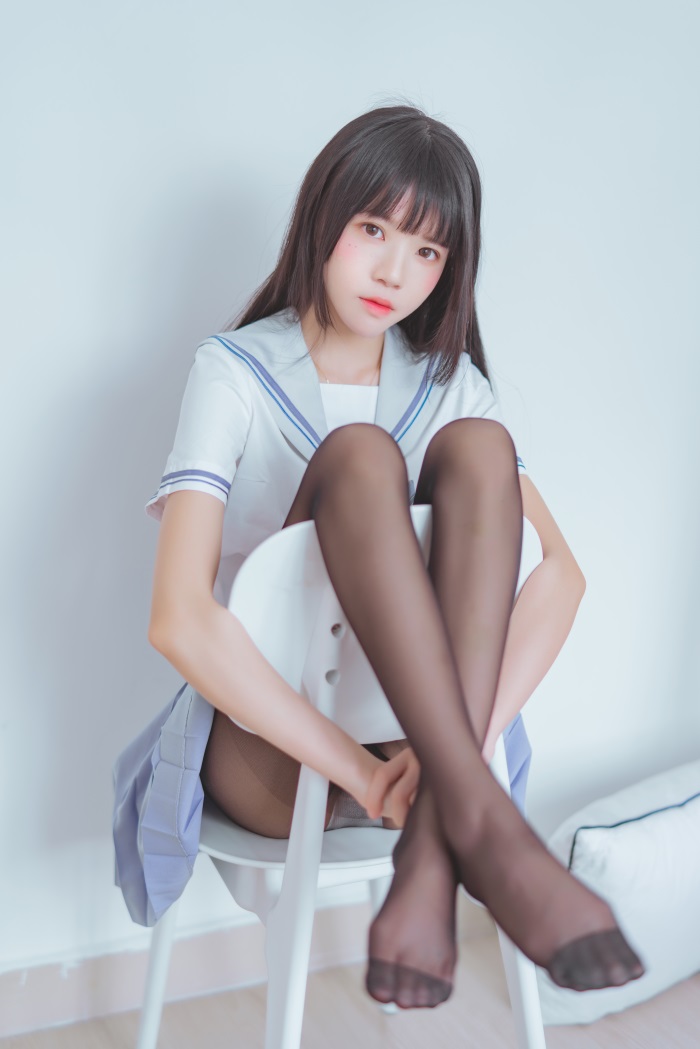 人气动漫Coser@桜桃喵 – 校服美腿黑丝 [49P/793MB]插图1