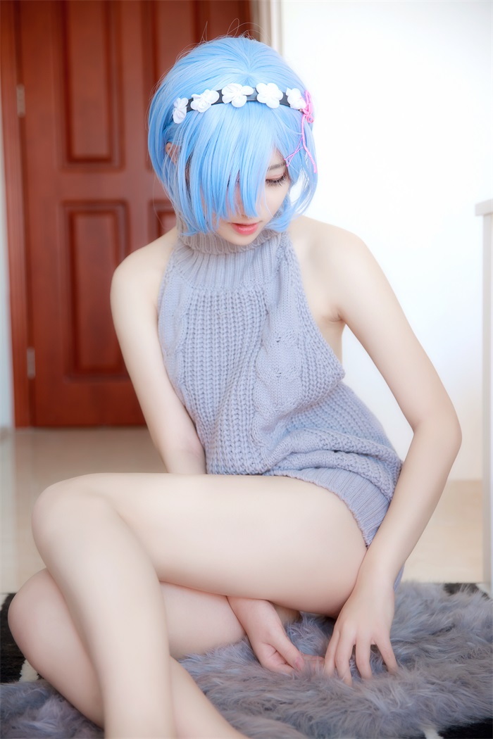 微博红人动漫Coser@南桃Momoko 蕾姆露背毛衣 [12P/94.2MB]插图2