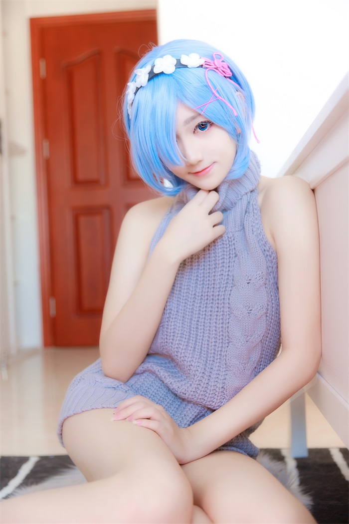 微博红人动漫Coser@南桃Momoko 蕾姆露背毛衣 [12P/94.2MB]插图3