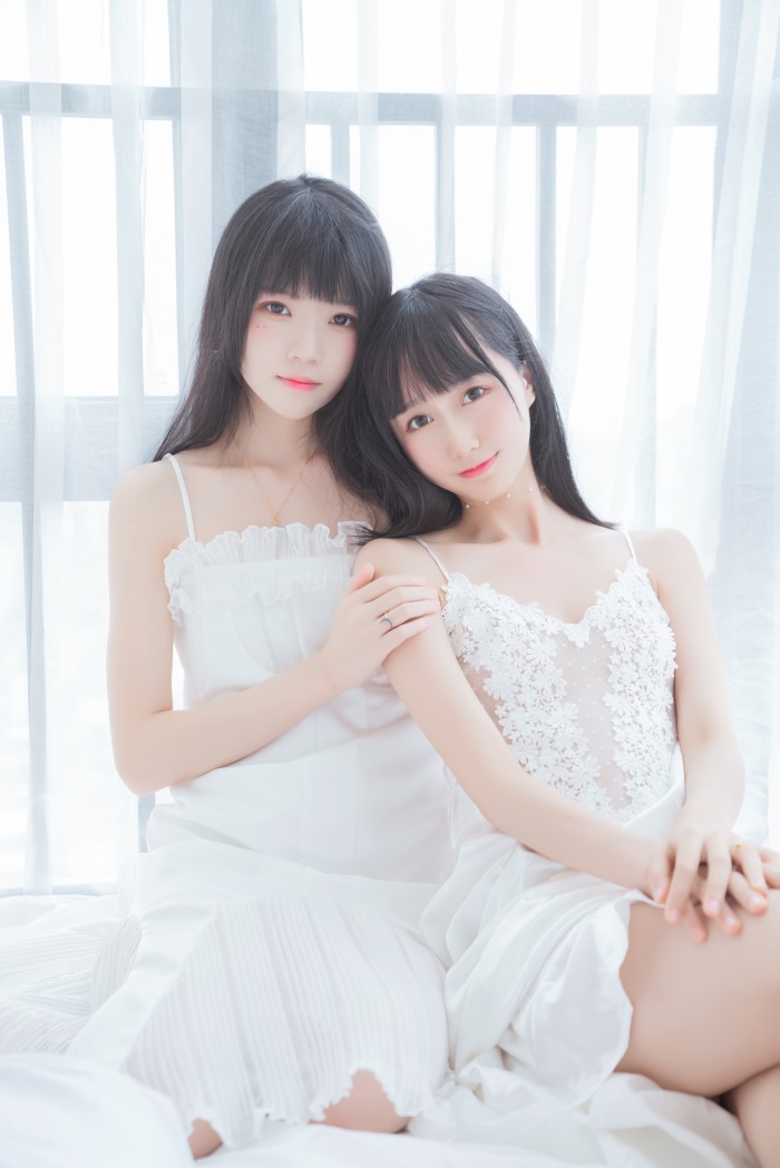 人气Coser@桜桃喵&木绵绵 – 朝(白裙×白裙) [58P/724MB]插图4