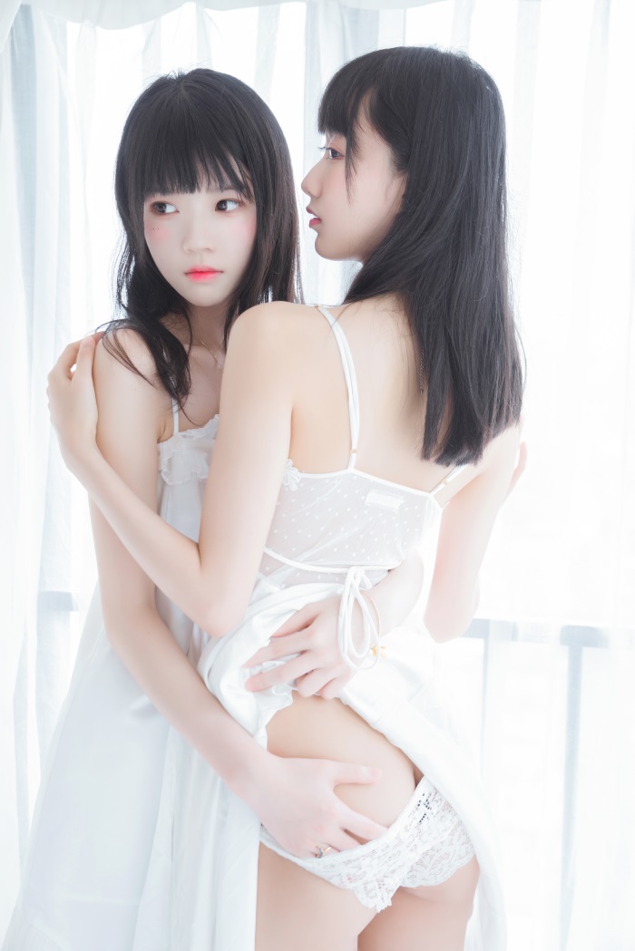 人气Coser@桜桃喵&木绵绵 – 朝(白裙×白裙) [58P/724MB]插图2