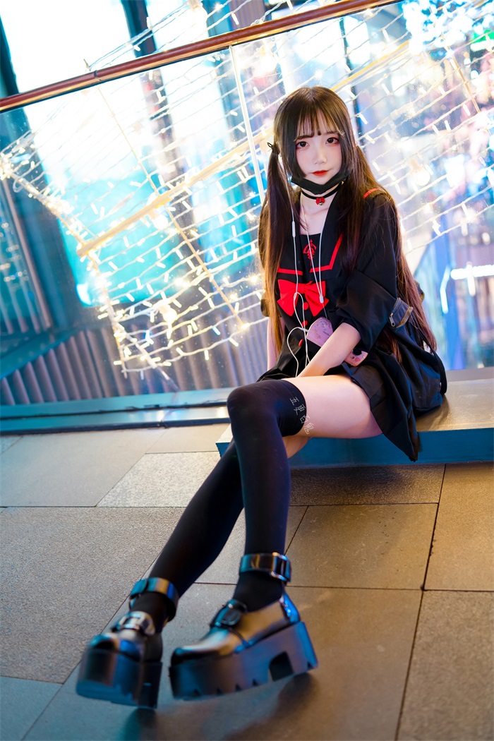 微博红人Coser@五更百鬼 制服 [15P/30MB]插图3