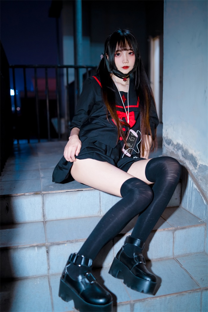 微博红人Coser@五更百鬼 制服 [15P/30MB]插图1