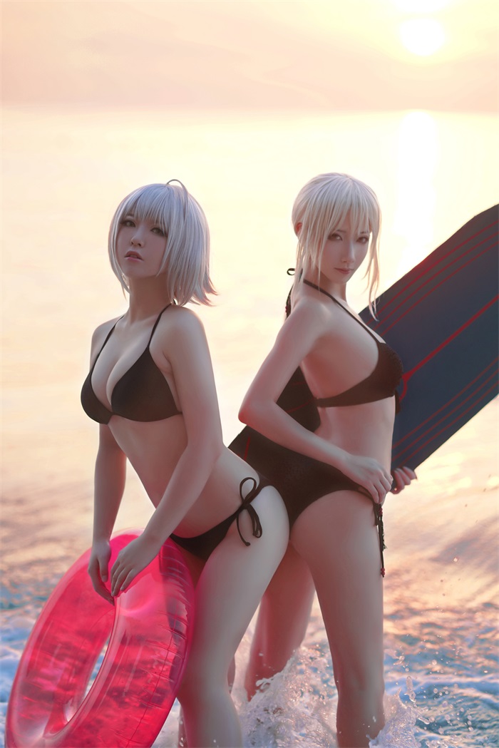 微博人气Coser@半半子&索索 海边泳装 [40P/45MB]插图3