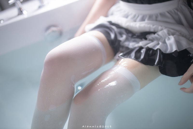 微博红人Coser@雪琪SAMA – 女仆水下版 [22P/1V/498MB]插图2