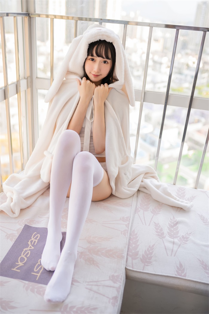 网红Coser@木绵绵OwO – 白色兔子可爱浴巾 [42P/28.4MB]插图2