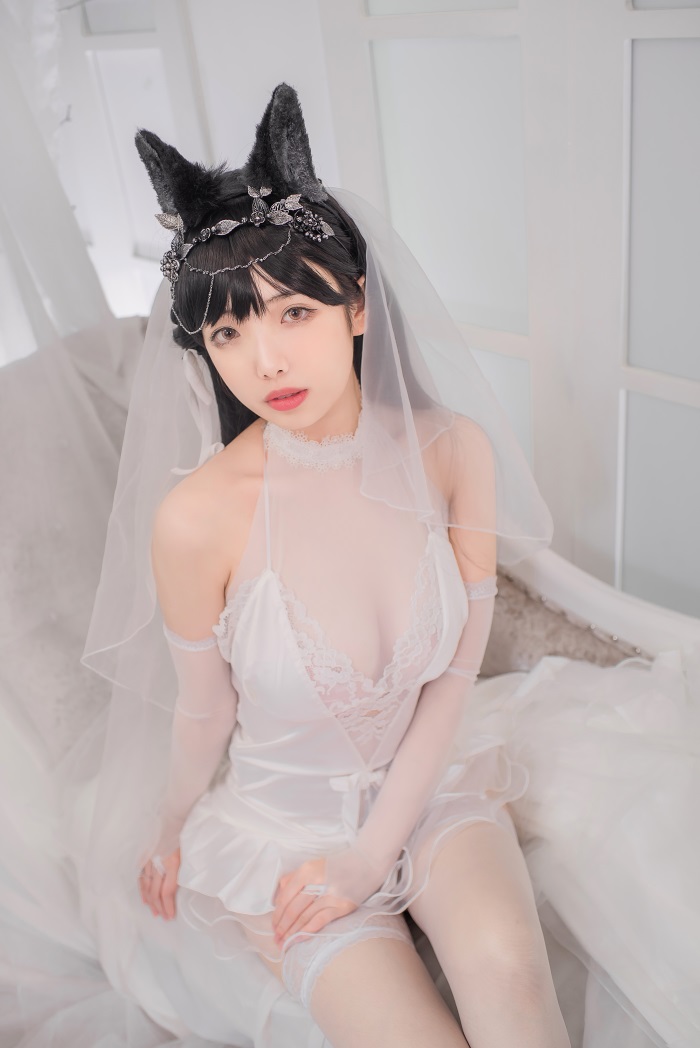 微博红人Coser@雯妹不讲道理 爱宕花嫁 [32P/282MB]插图3