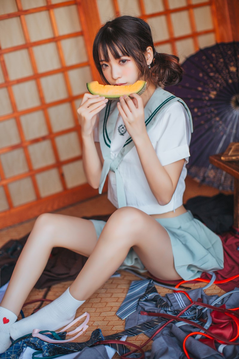 网红Coser@疯猫ss – 少女 [24P/282MB]插图1