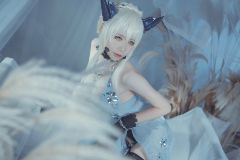 人气动漫Coser@爱老师_PhD 黑枪呆 皇室糖霜 [24P/28M]插图2