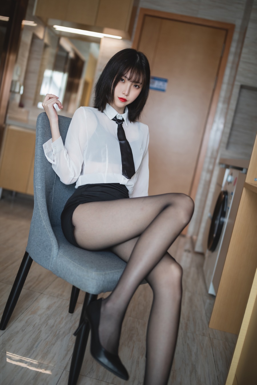 许岚 – 黑丝袜 OL制服 [41P/587MB]插图1