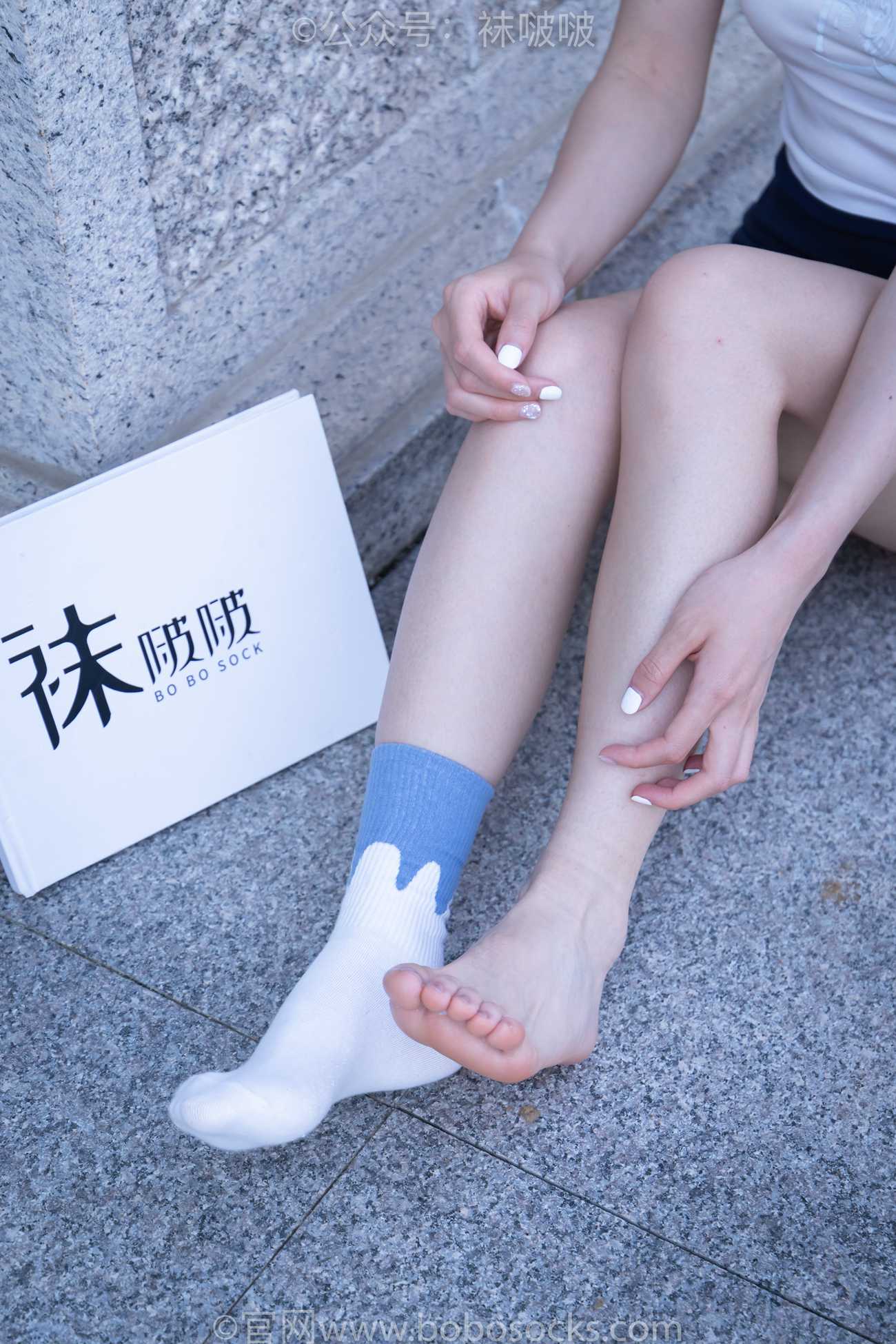 [BoBoSocks袜啵啵]NO.028 小米-运动鞋、白棉袜、裸足 [133P/1V/6.50GB]插图4