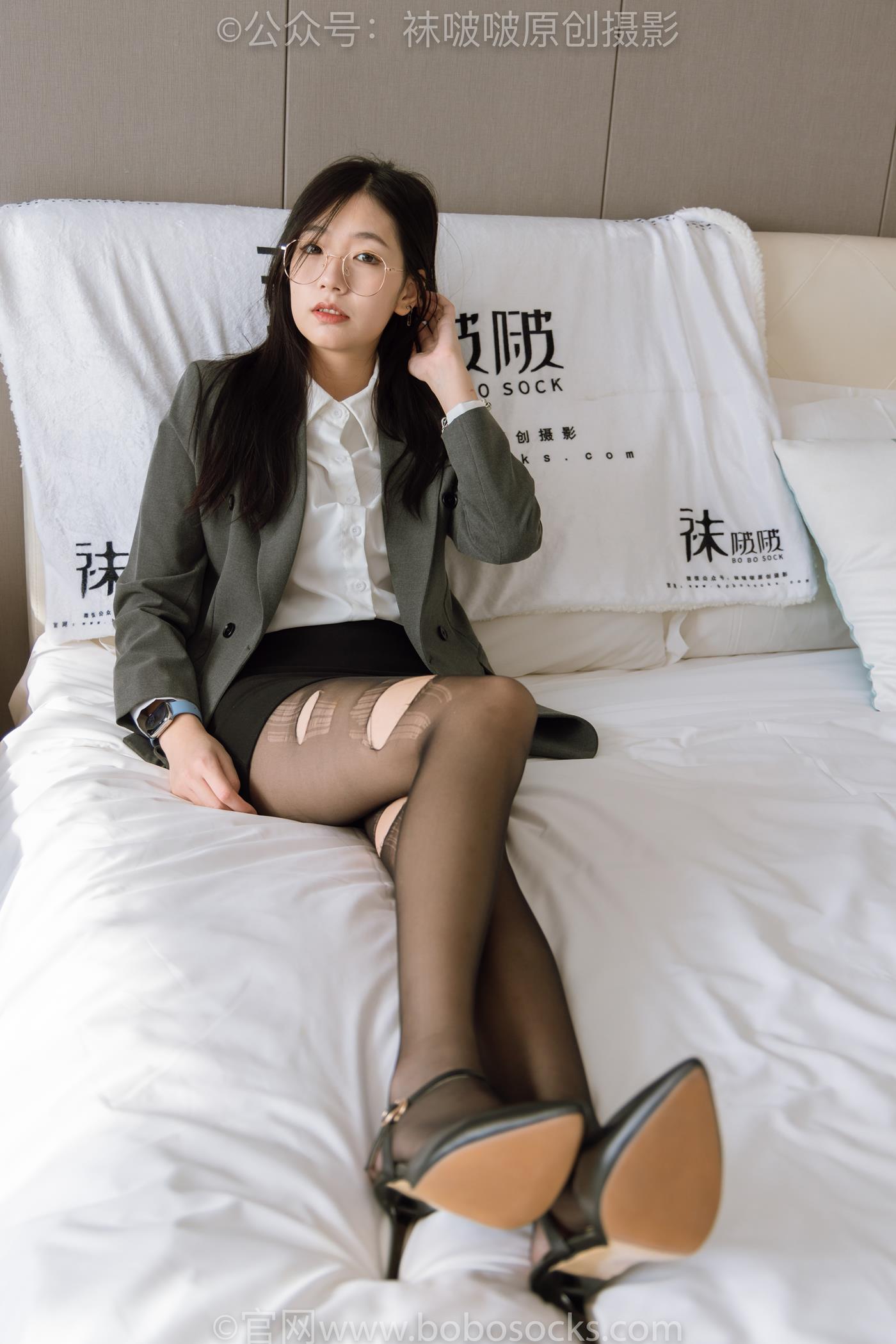 [BoBoSocks袜啵啵]NO.179 小甜豆-OL制服、高跟鞋、黑丝、撕丝袜剧情[140P/1V/6.49GB]插图3