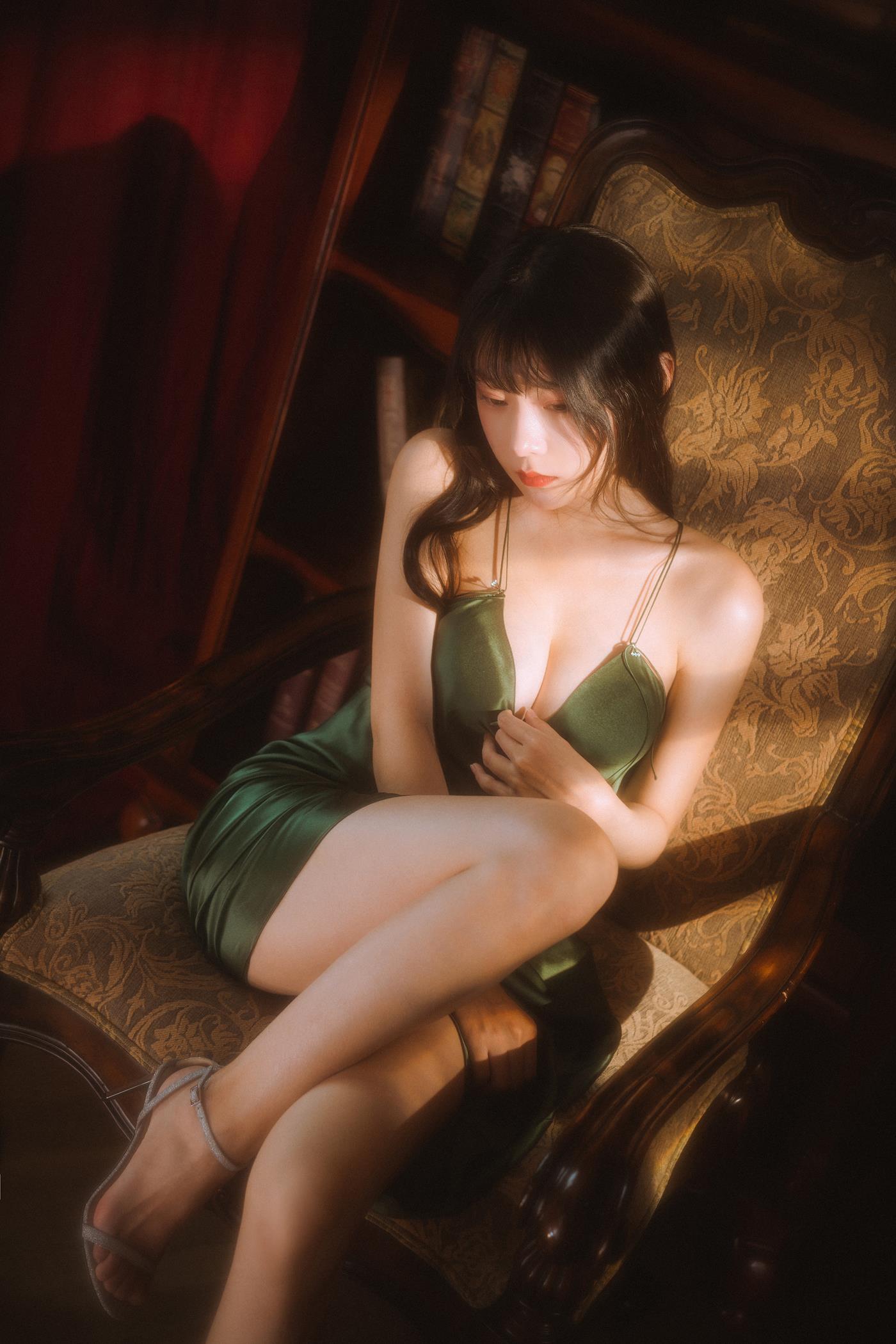 网紅Coser@香草喵露露 杨枝甘露 绿色连衣裙 [45P/1V/1.19GB]插图2