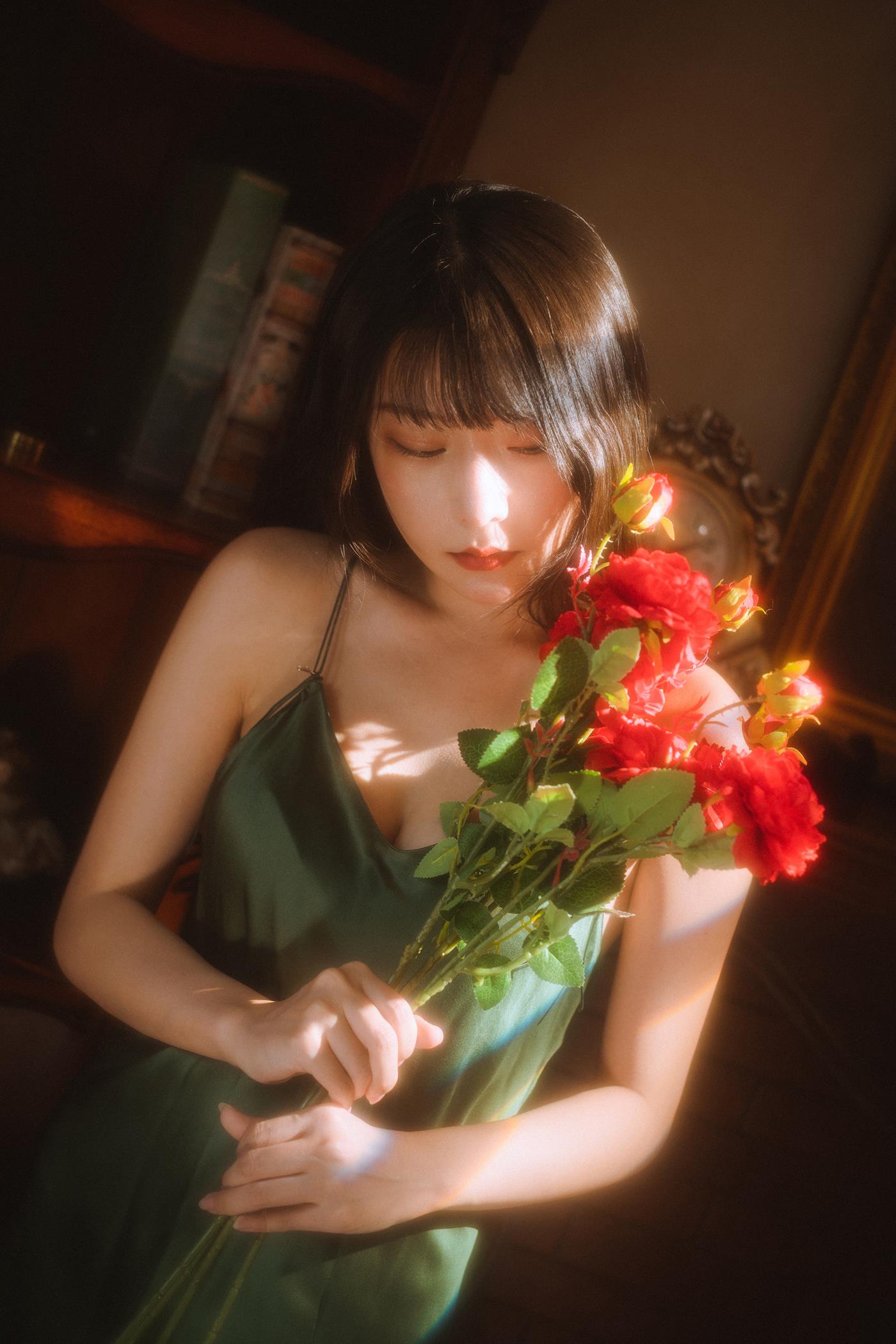 网紅Coser@香草喵露露 杨枝甘露 绿色连衣裙 [45P/1V/1.19GB]插图3