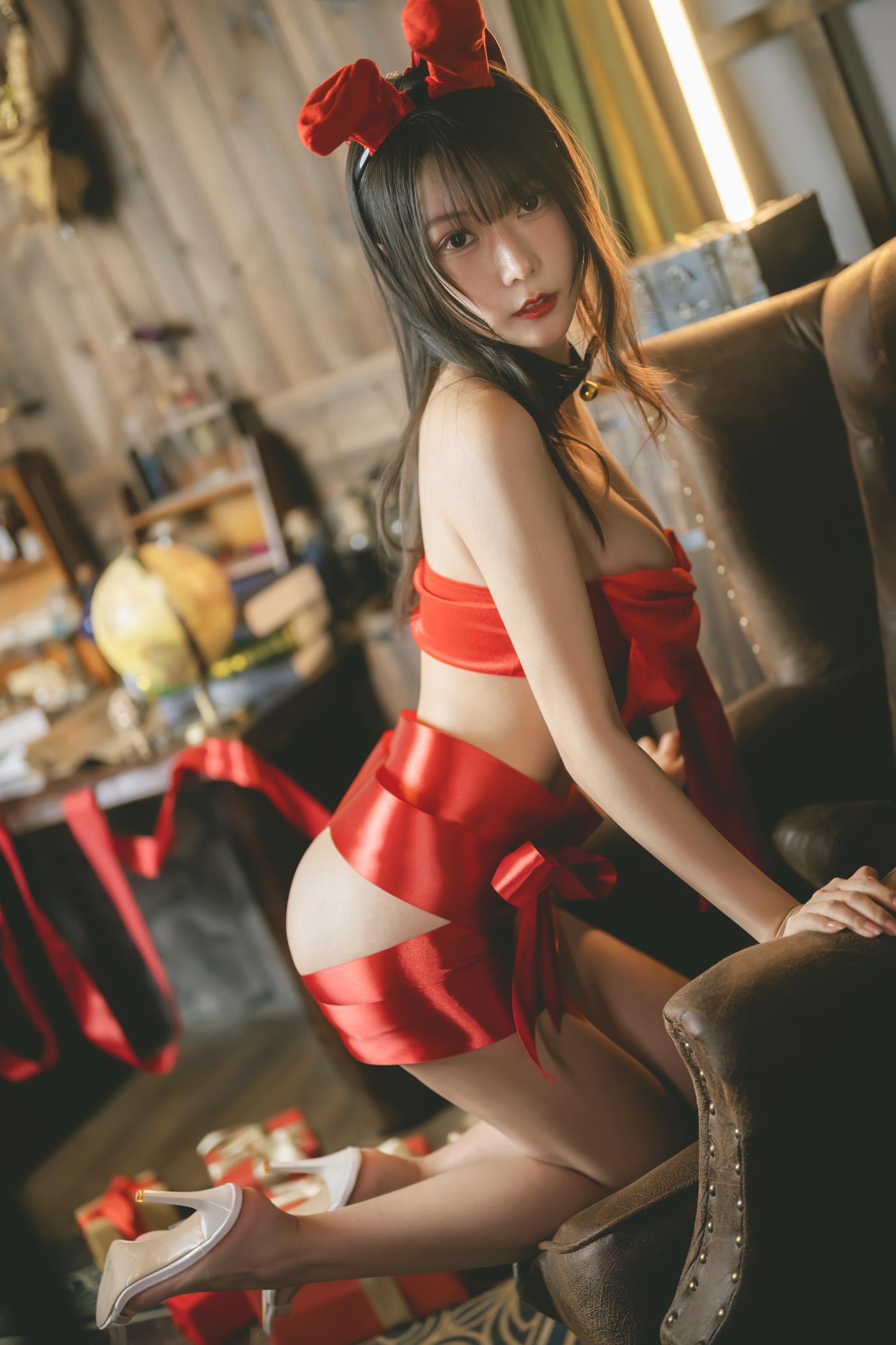 网紅Coser@香草喵露露 杨枝甘露 红色丝带礼物 [54P/1V/1.68GB]插图1