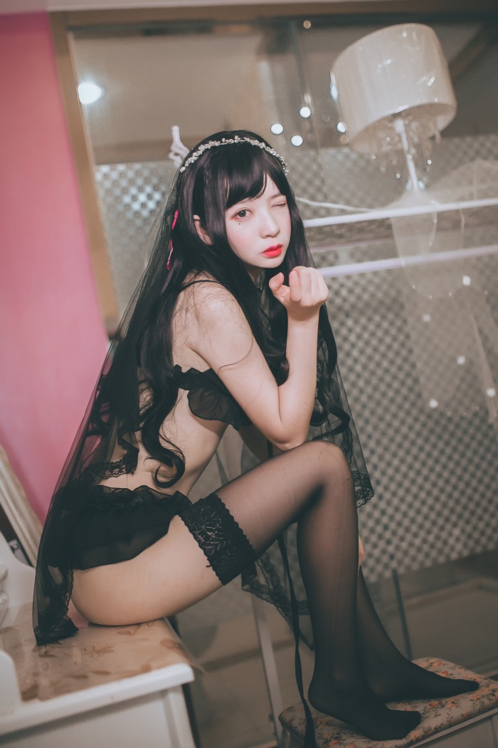 网红Coser@疯猫ss -黑色小野猫 披肩发 [29P/166MB]-萌图网