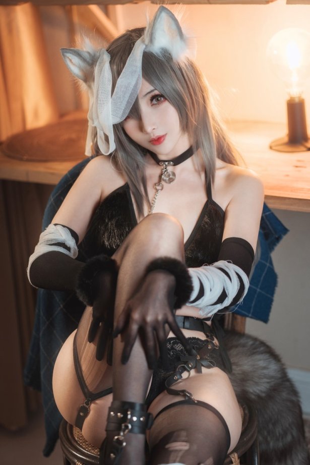 知名动漫Coser@rioko凉凉子 受伤的灰狼姐姐 [29P/323MB]-萌图网