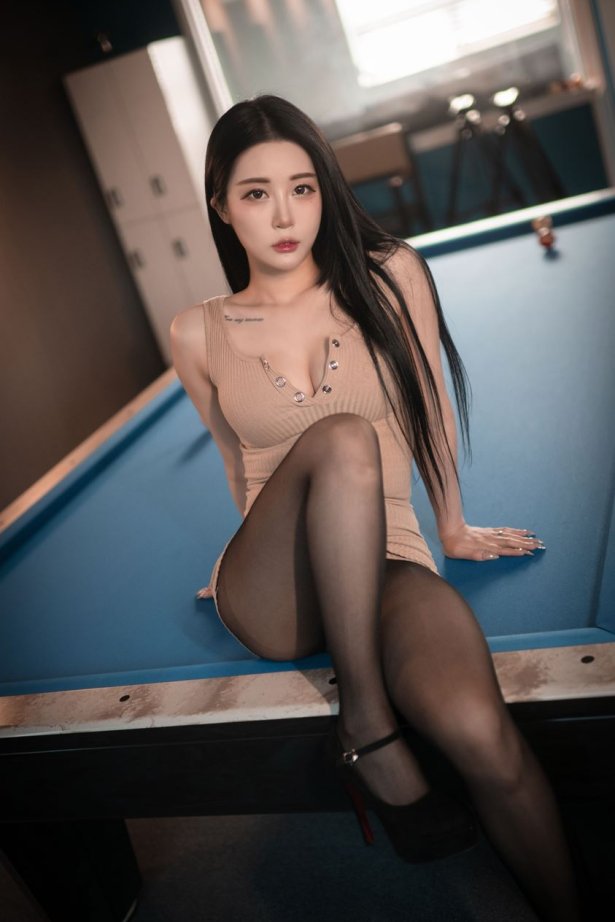 [BlueCake] NO.024 Bomi (보미) – Secret Billiard Room_2 [82P/284MB]-萌图网