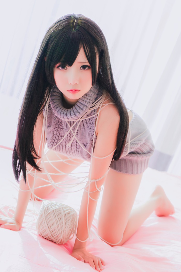 网红Coser@面饼仙儿 – 长腿露背毛衣 [41P/903MB]插图3