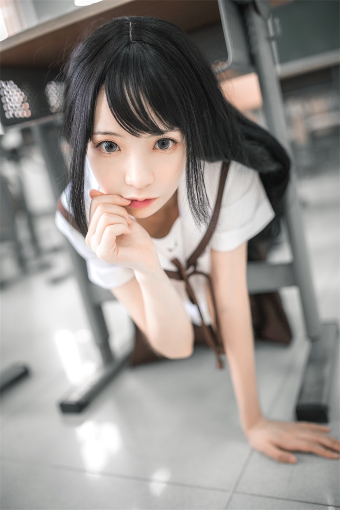 网红Coser@疯猫ss – 棕裙 [21P/172MB]-萌图网