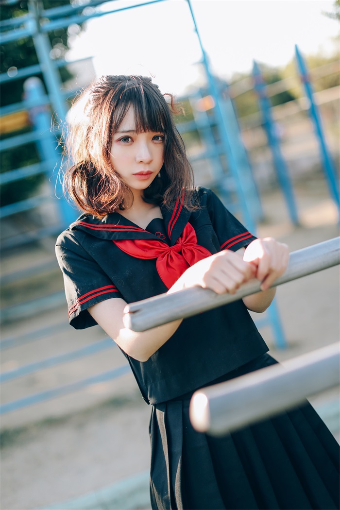 网红Coser@疯猫ss – 户外黑色制服JK [18P/155MB]-萌图网