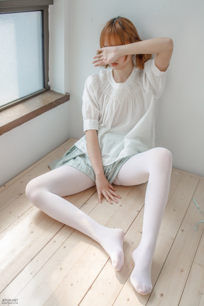 森萝财团精品写真@JKFUN-009 50D白丝按摩仪 [105P/1V/3.05GB]插图3