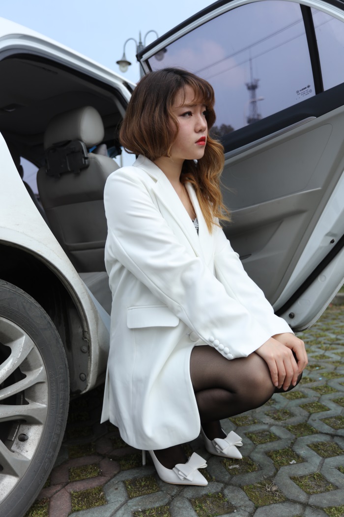 奈丝写真 NO.043：高高-刚好到臀的白色西装 [35P/404MB]插图2