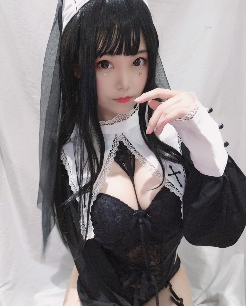 微博二次元coser@蜜汁猫裘 修女 [25P/52MB]插图2