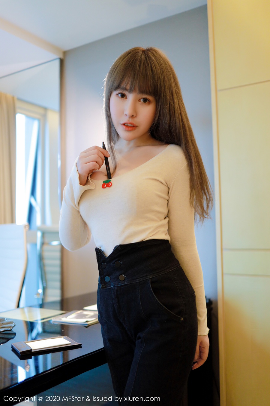 [MFStar模范学院]MF20200310VOL0284 2020.03.10 VOL.284 雪白圆润酥胸与无比诱人翘臀 艾莉✨Evelyn[63+1P/183M]插图1