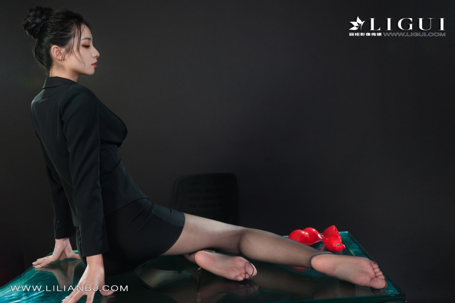 [Ligui丽柜]2022.01.12 《寂寞的等待》伊萱 [57+1P/66MB]插图3