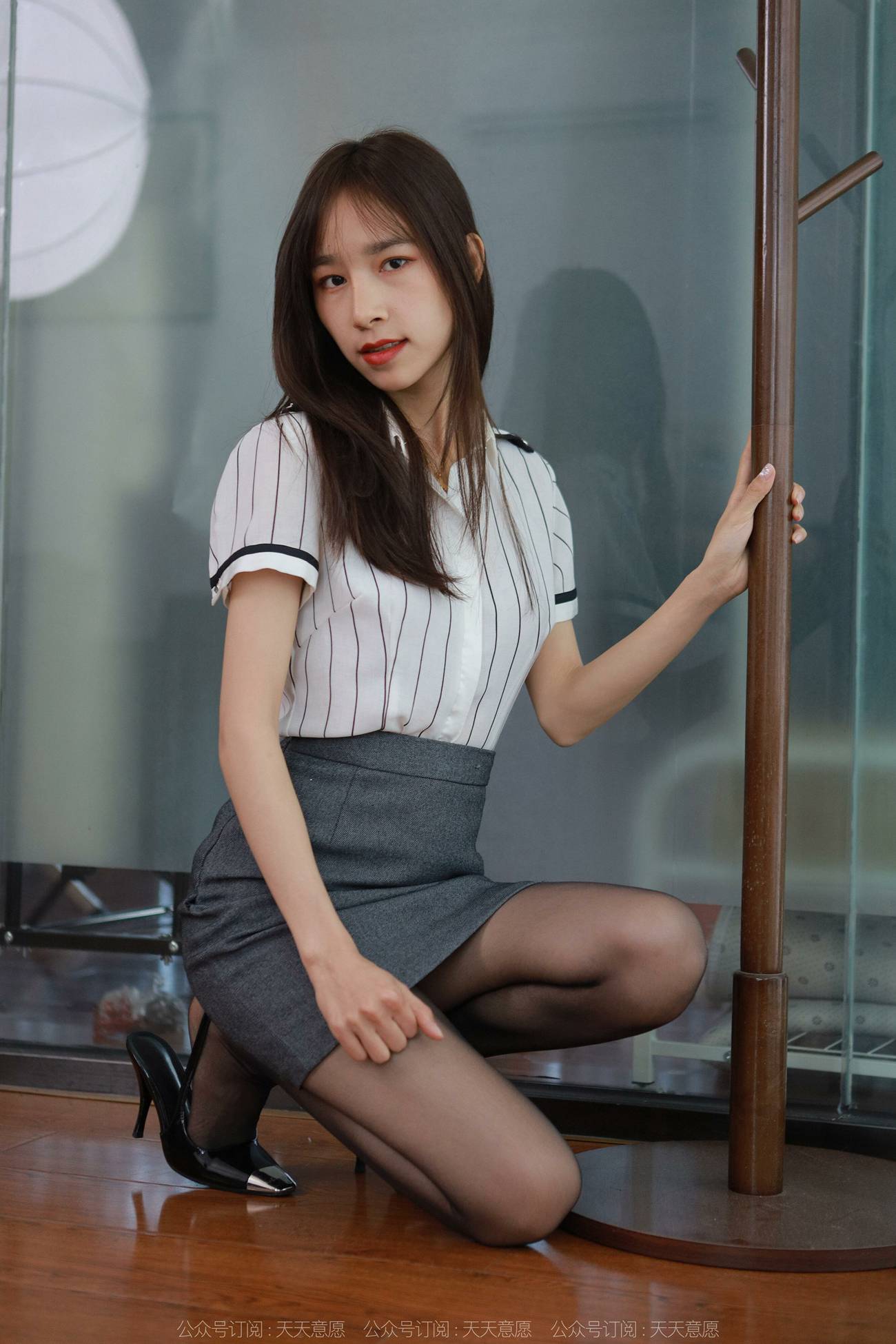 [IESS异思趣向]2022.03.30 丝享家1044：美子《酒红色美甲》[86P/152MB]插图3