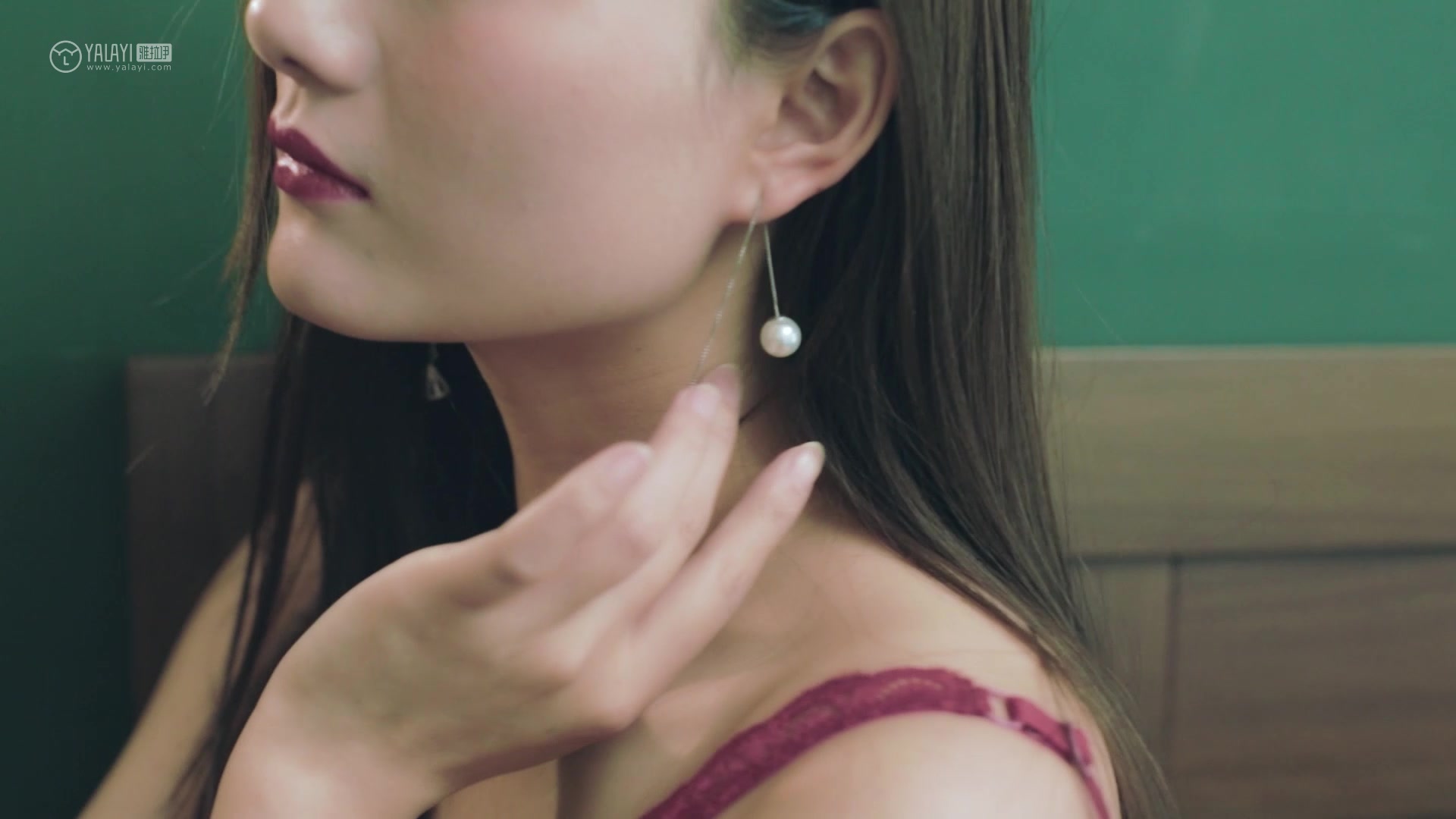 [YALAYI雅拉伊视频] 2019.06.10 V042《红装素裹》徐雅熙[1V/127M]插图3