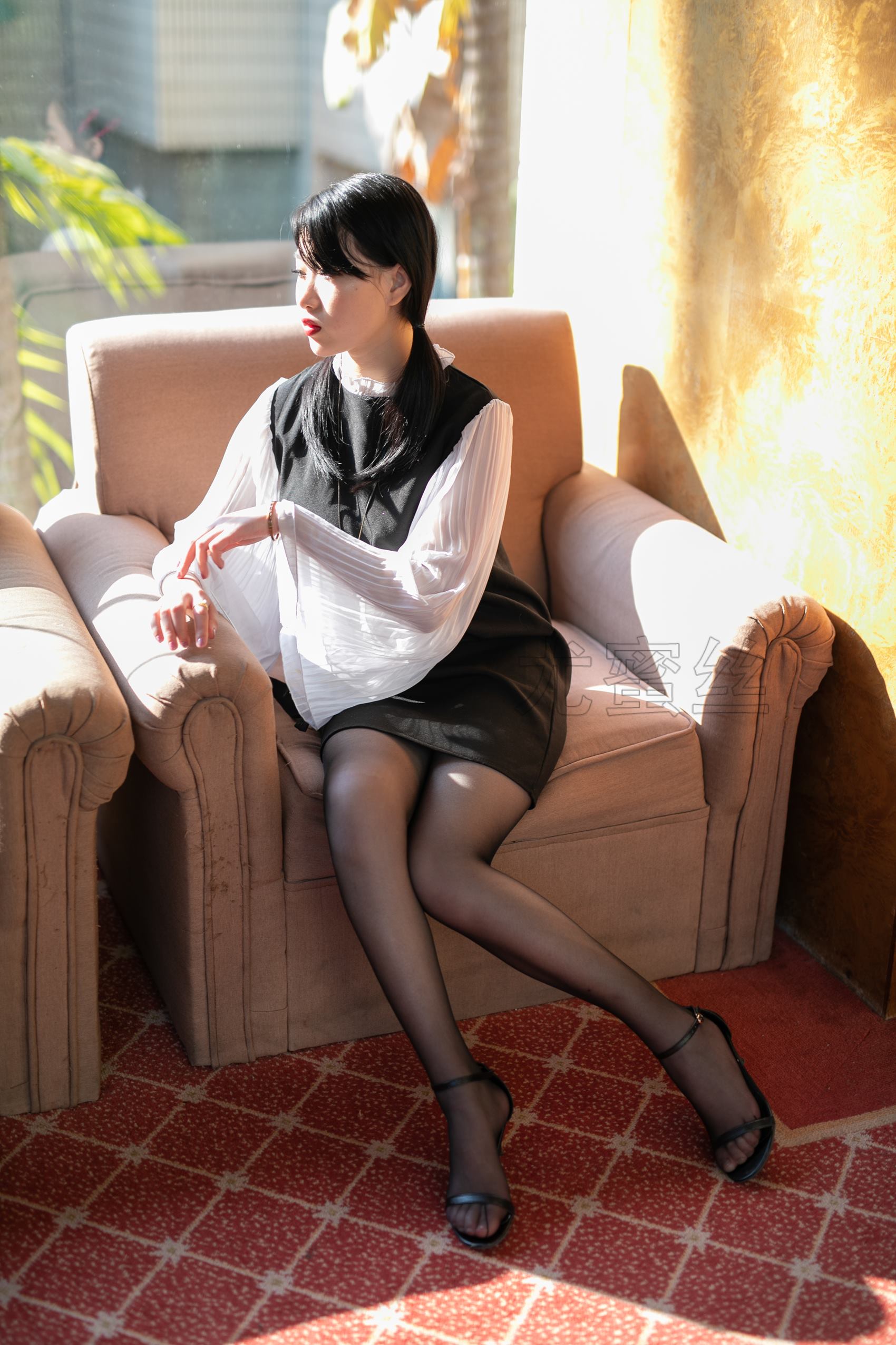 尤蜜丝 NO.038 穿搭推广展示图集 美腿与沙发的碰撞[81P/499MB]插图2