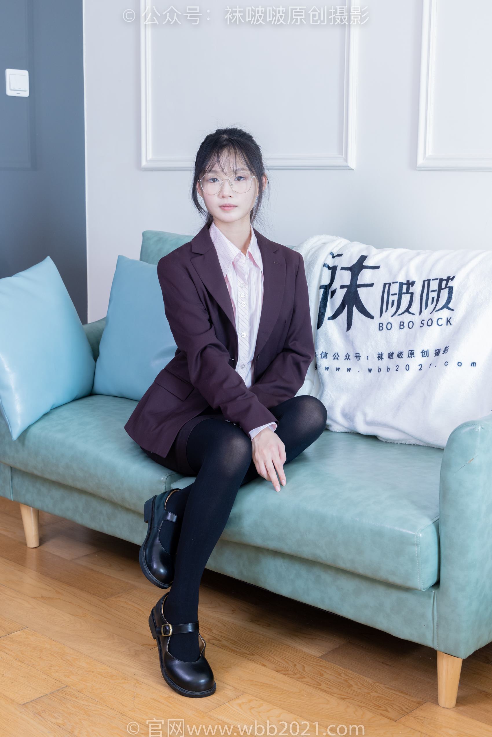 [BoBoSocks袜啵啵]NO.362 甜甜圈-两双皮鞋、厚肉丝、厚黑丝、ol制服[230P/1V/7.96MB]插图6