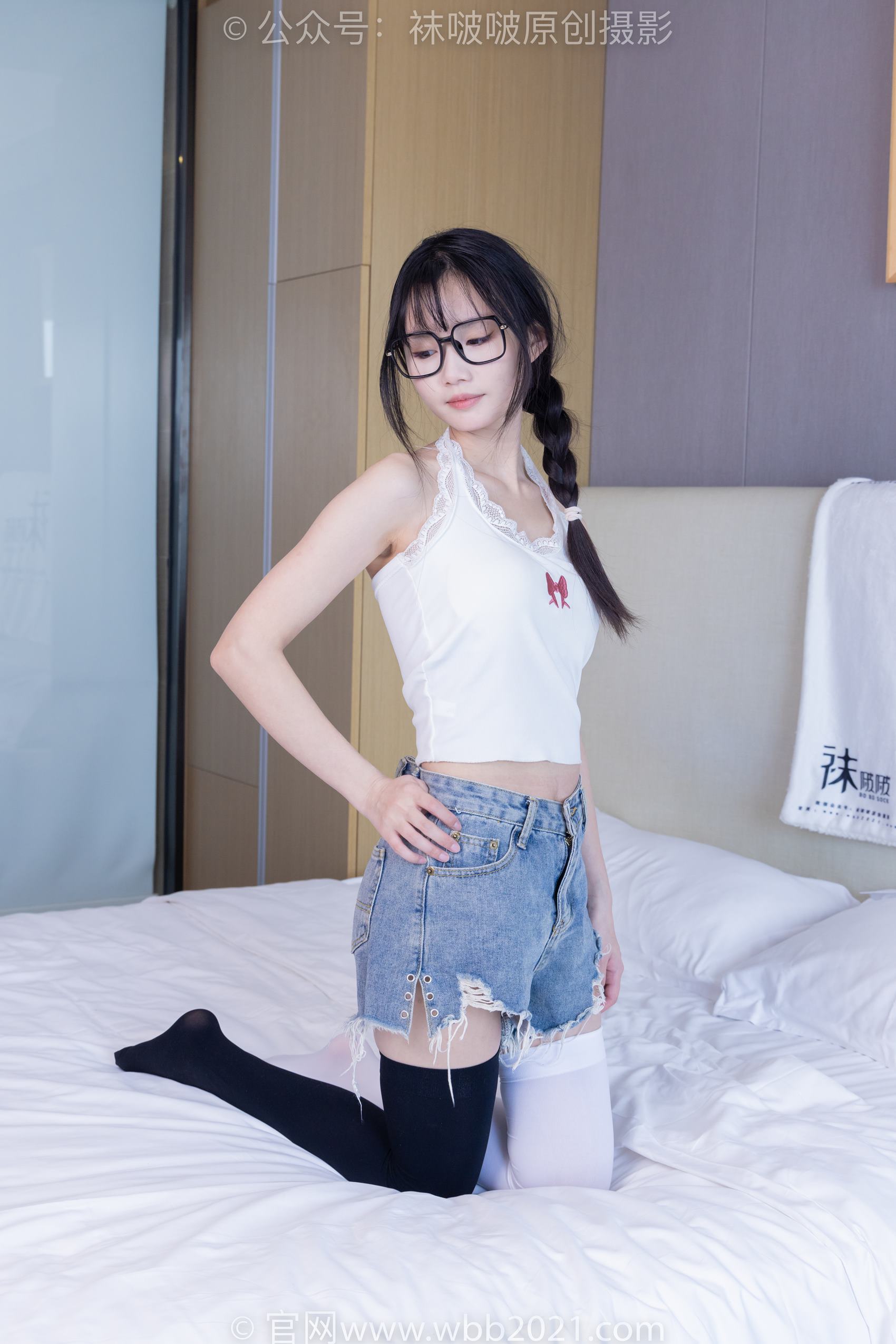 [BoBoSocks袜啵啵]NO.390 甜甜圈-板鞋、厚黑丝大腿袜、厚白丝大腿袜[148P/1V/6.19GB]插图4