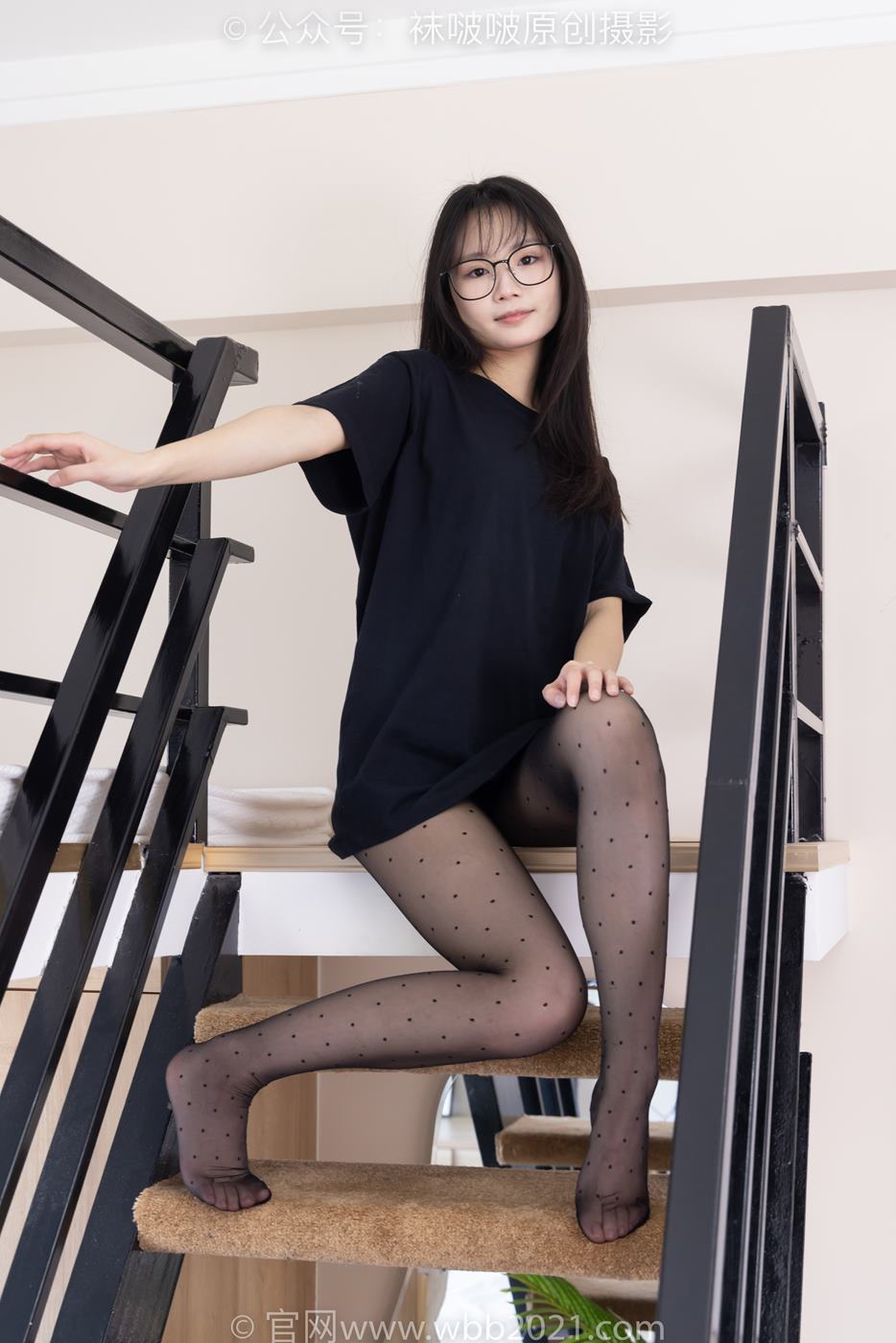 [BoBoSocks袜啵啵]NO.418 甜甜圈-板鞋、白棉袜、波点黑丝[145P/1V/5.87GB]插图1