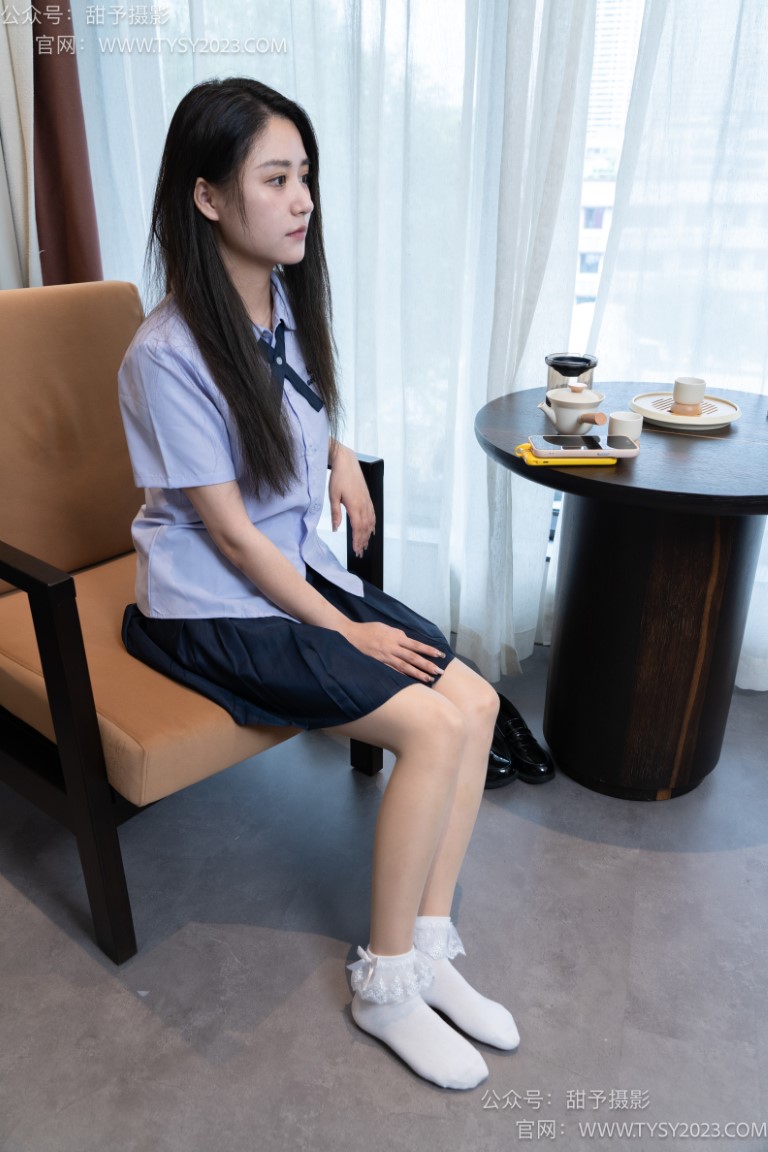 甜予摄影 NO.081期：澜澜-皮鞋、两双白棉袜、肉丝（脚尖加固款）[140P/2V/10.24GB]插图3