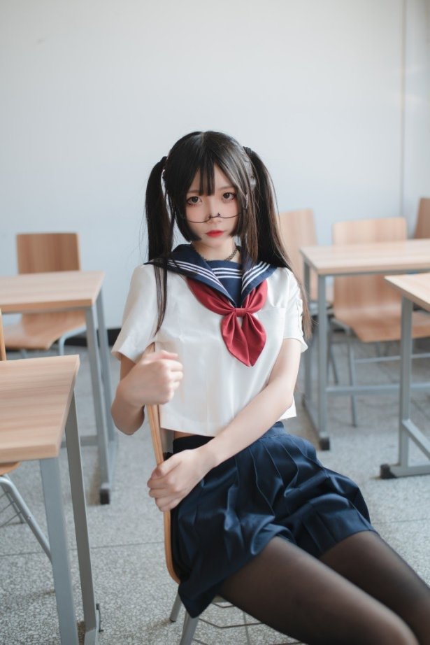 微博红人Coser@五更百鬼 JK黑丝短裙制服 [43P/431MB]-萌图网