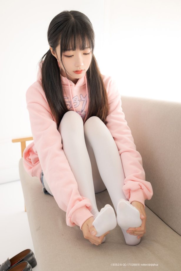 [紧急企划]NO.012 出境妹子：一只喵喵梓 [98P/1V/1.19G]-萌图网