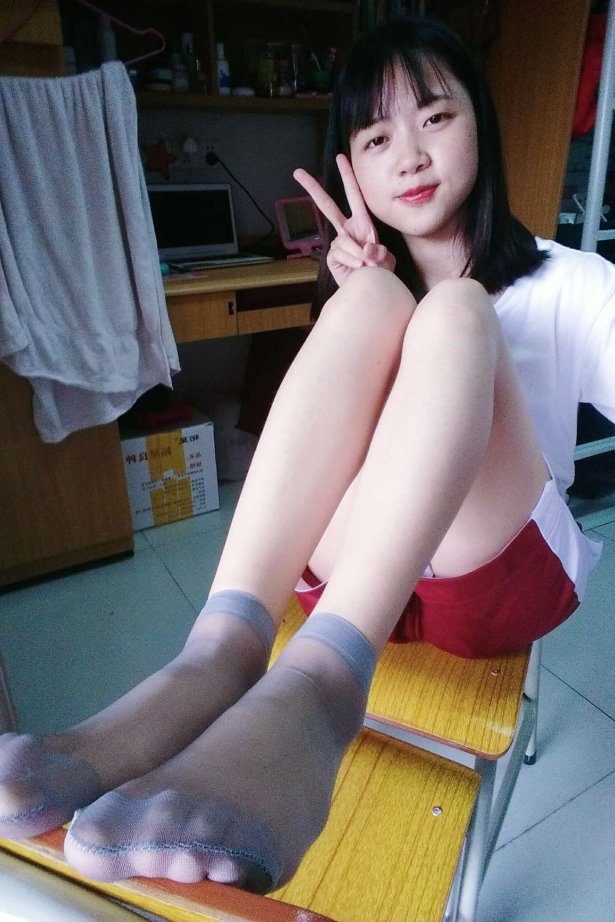 学妹校园寝室短丝系列035 清茹 [39P/74.8MB]-萌图网