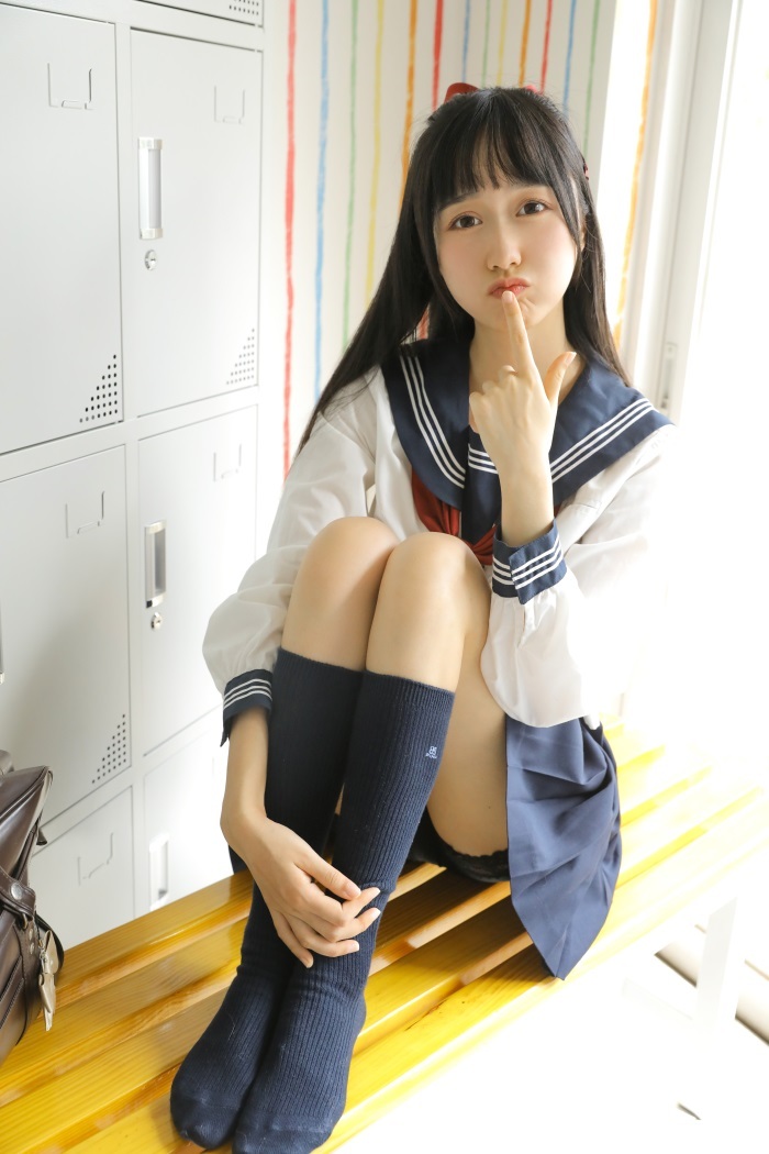 网红coser@木绵绵OwO – 绵相随 JK俏皮水手服 [18P/56MB]插图3