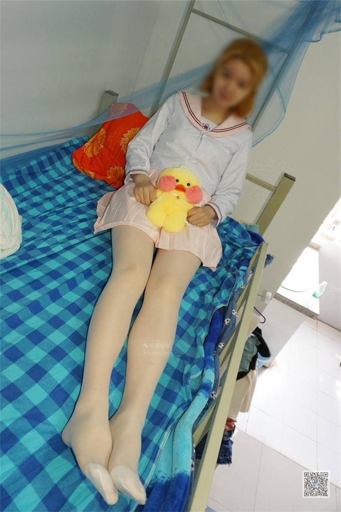 妖精视觉 NO.035 布布 大学女生宿舍的丝袜少女 [37P/18.9MB]插图2