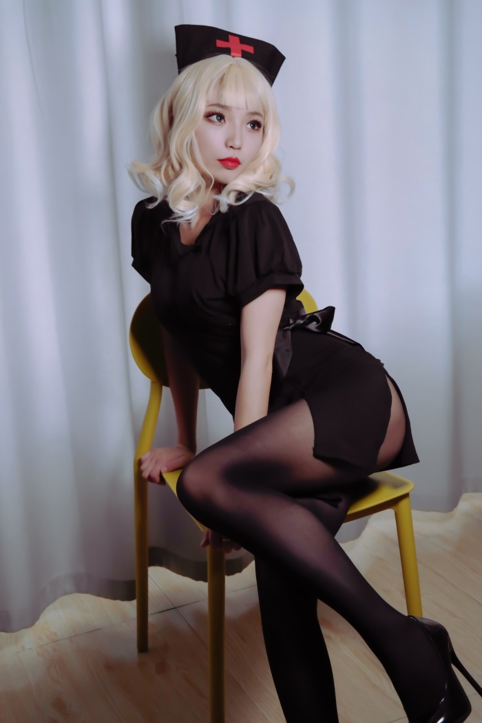 人气动漫Coser@白易教主 – 黑化红十字护士 [24P/138MB]-萌图网