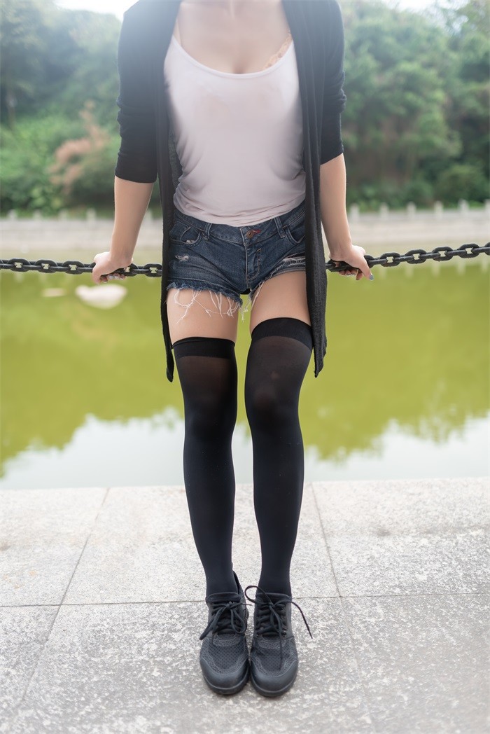 风之领域精品写真@No.043 湖边的黑丝美脚 [50P/217MB]插图1