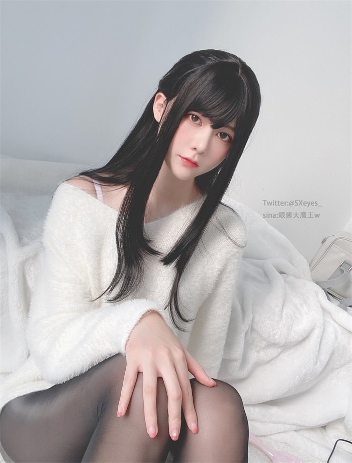 微博红人@眼酱大魔王w 毛衣黑丝腿控 [39P/1V/190MB]-萌图网